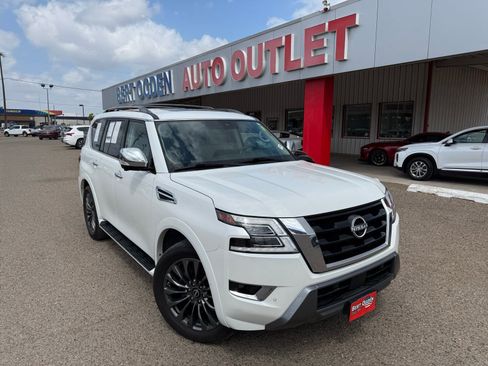 Used 2024 Nissan Armada Platinum w/ Captain's Chairs Package RWD image 1