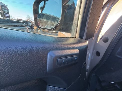 Used 2021 Nissan Titan PRO-4X w/ Pro-4x Convenience Package AWD/4WD image 16