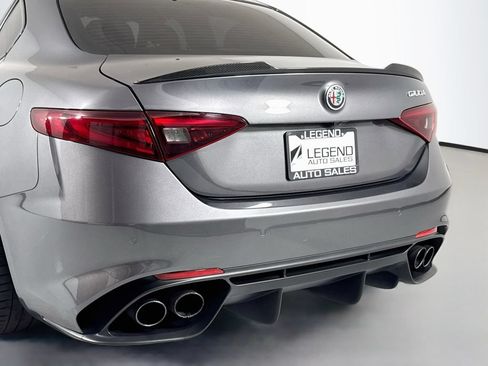 Used 2018 Alfa Romeo Giulia Quadrifoglio w/ Driver Assist Dynamic Package RWD image 9