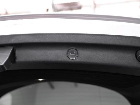 Used 2022 Tesla Model Y Long Range AWD/4WD image 50