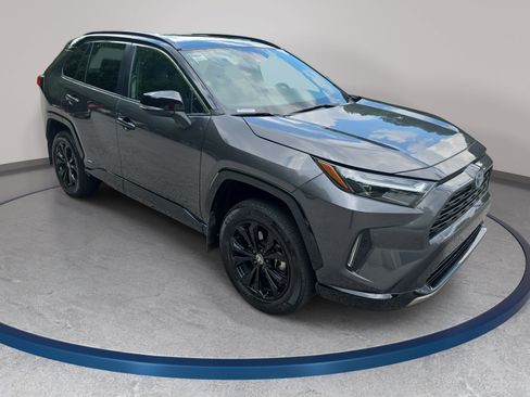 Used 2024 Toyota RAV4 XSE AWD/4WD image 3