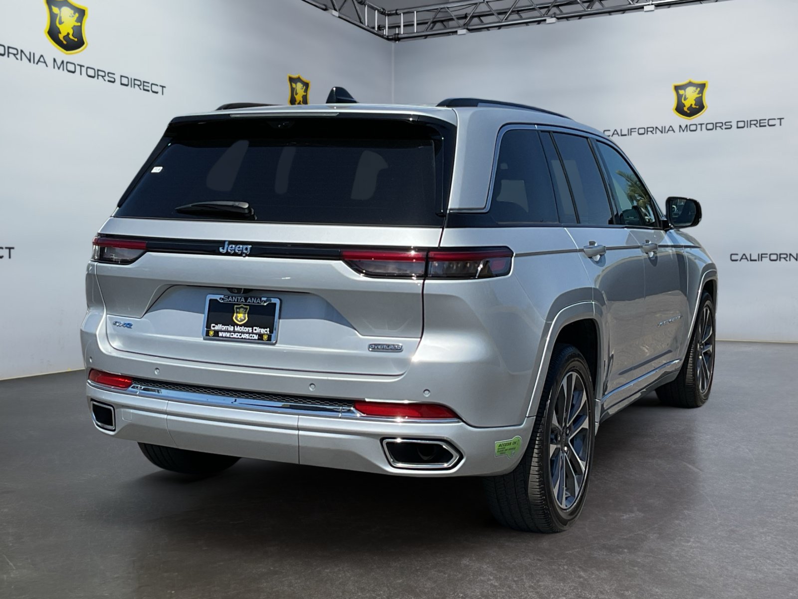 Used 2023 Jeep Grand Cherokee Overland w/ Advanced Protech Group III AWD/4WD image 5