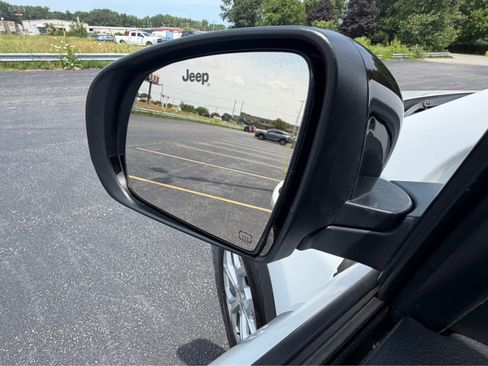 Used 2024 Jeep Compass Latitude AWD/4WD image 13