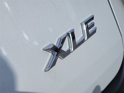 New 2026 Toyota Sienna XLE image 7