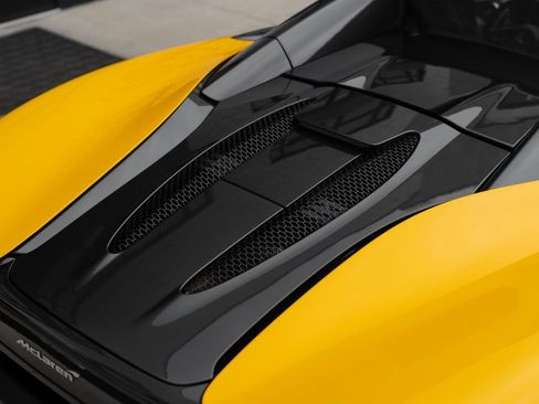 Used 2019 McLaren 570S Spider RWD image 11