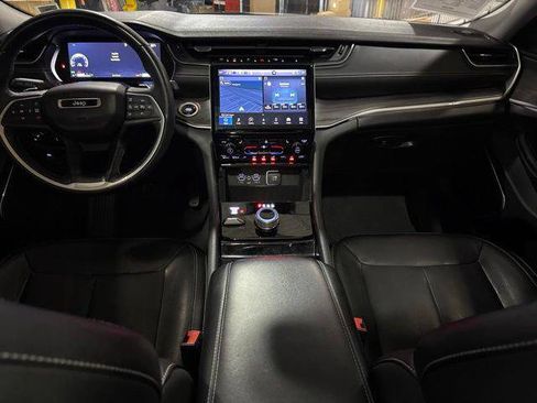 Certified 2022 Jeep Grand Cherokee Limited AWD/4WD image 4