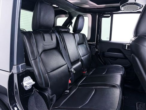 Used 2022 Jeep Wrangler Unlimited Rubicon 4xe w/ Cold Weather Group AWD/4WD image 38