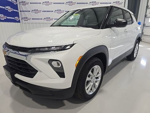 New 2026 Chevrolet TrailBlazer LS w/ LS Convenience Package FWD image 3