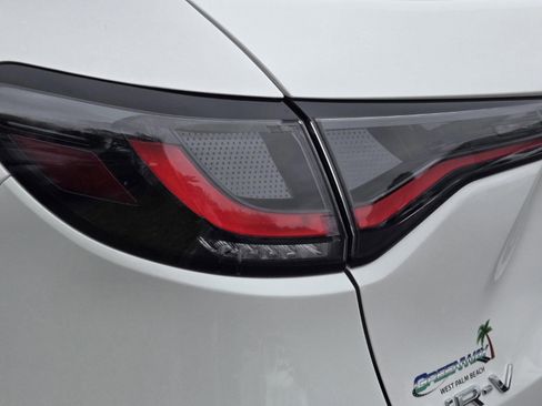 Used 2025 Honda HR-V LX image 11