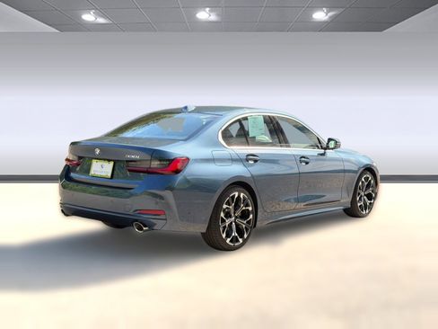Certified 2025 BMW 330i Sedan RWD image 9