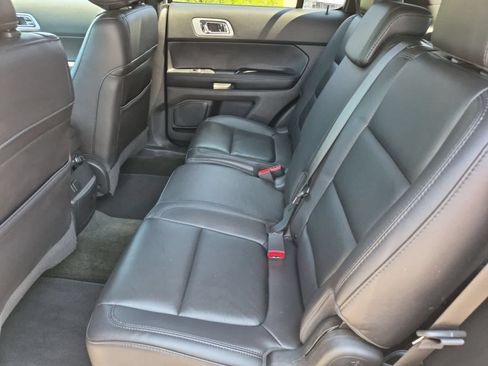 Used 2013 Ford Explorer XLT AWD/4WD image 19