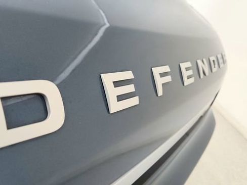 Used 2024 Land Rover Defender 110 SE image 16