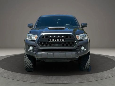 Used 2019 Toyota Tacoma TRD Sport w/ Technology Package image 2