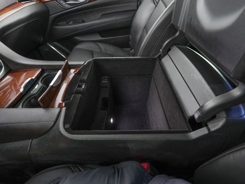 Used 2015 Cadillac Escalade Luxury image 30