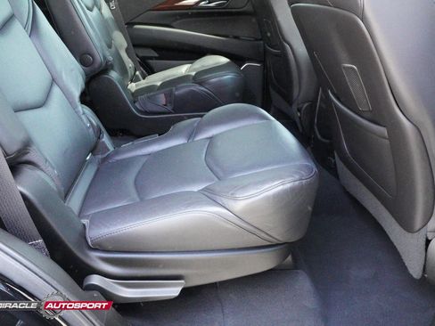 Used 2018 Cadillac Escalade Luxury AWD/4WD image 38
