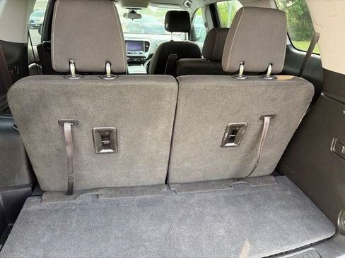 Used 2023 GMC Acadia SLE FWD image 34