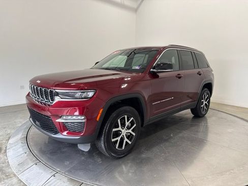 Used 2025 Jeep Grand Cherokee Limited AWD/4WD image 3