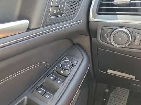 Used 2022 Ford Edge Titanium AWD/4WD image 19