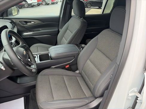 Used 2025 Chevrolet Traverse LT AWD/4WD image 8