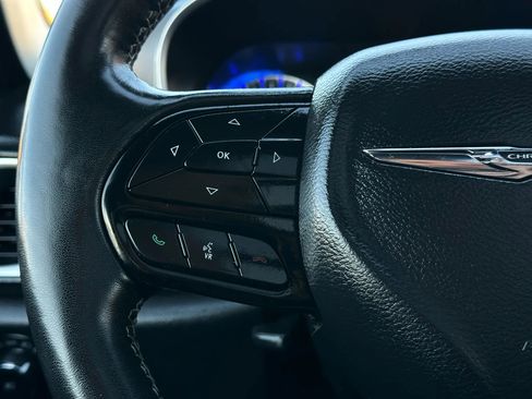 Used 2020 Chrysler Pacifica Touring-L w/ Advanced Safetytec Group image 33