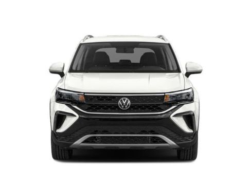 Used 2024 Volkswagen Taos SE w/ Panoramic Sunroof Package AWD/4WD image 4
