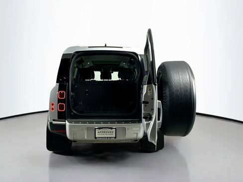 Certified 2022 Land Rover Defender 110 SE image 30