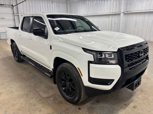 Used 2026 Nissan Frontier SV w/ Tow Package RWD image 1