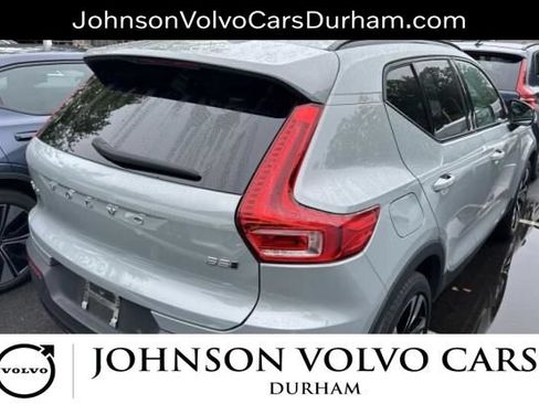 Used 2024 Volvo XC40 B5 Plus w/ Climate Package AWD/4WD image 3
