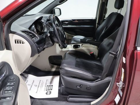 Used 2017 Dodge Grand Caravan SXT FWD image 11