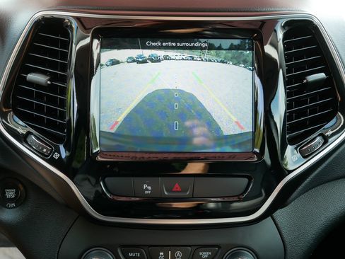 Used 2019 Jeep Cherokee Limited AWD/4WD image 27