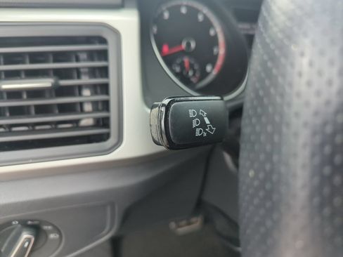 Certified 2021 Volkswagen Atlas Cross Sport SE FWD image 21