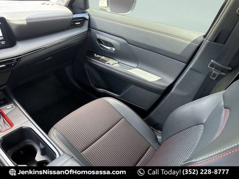 Certified 2025 Nissan Kicks SR FWD image 25
