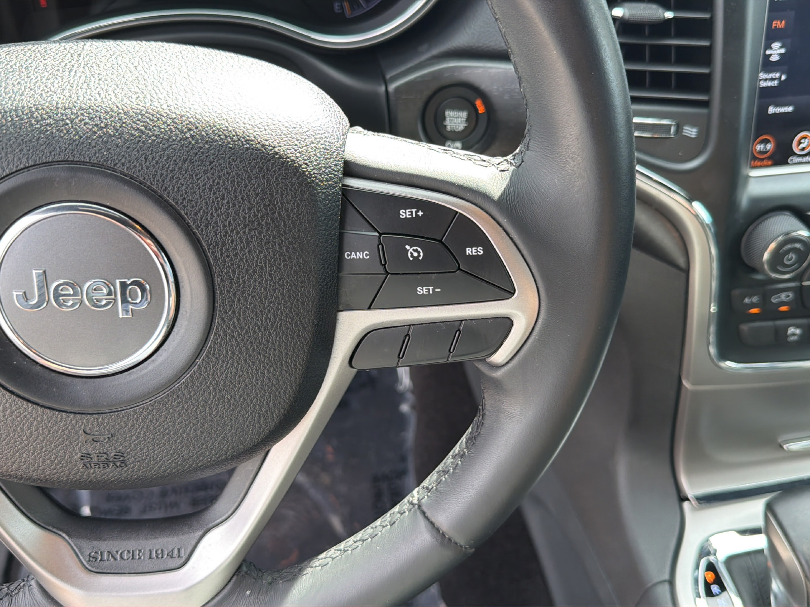 Used 2018 Jeep Grand Cherokee Laredo RWD image 18