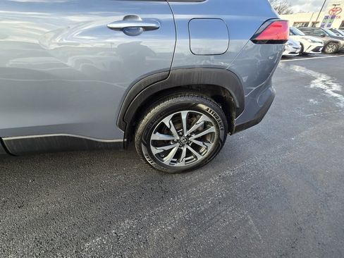 Certified 2022 Toyota Corolla Cross XLE image 4