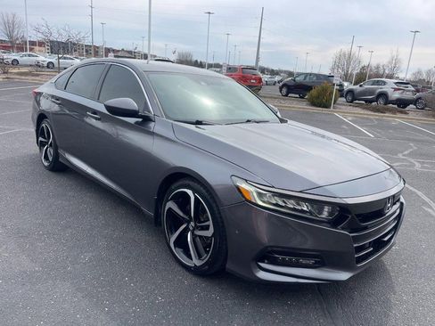 Used 2018 Honda Accord Sport image 2