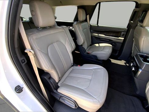 Used 2019 Ford Expedition Limited w/ Equipment Group 302A RWD image 19