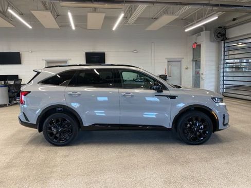 Used 2023 Kia Sorento SX image 4