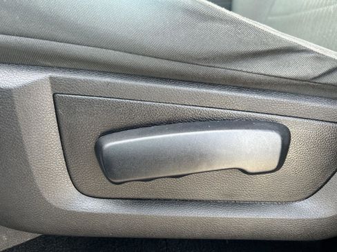 Used 2021 RAM 1500 Classic SLT image 9