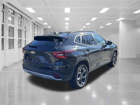 Used 2025 Chevrolet Trax LT image 5