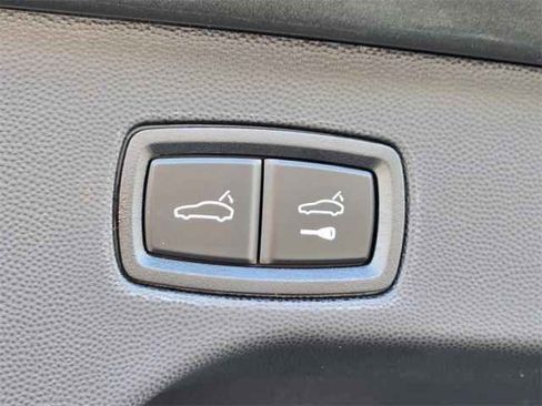 New 2024 Porsche Macan 4 Electric image 24