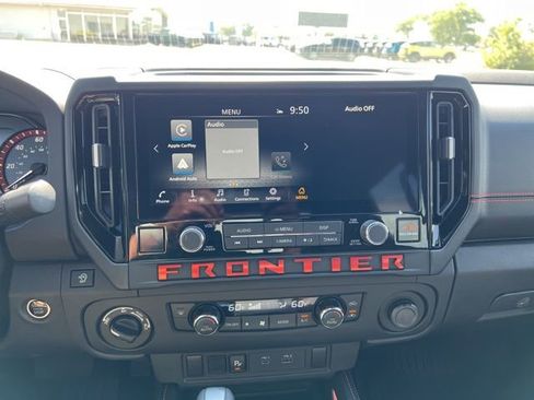 Used 2025 Nissan Frontier PRO-4X image 17