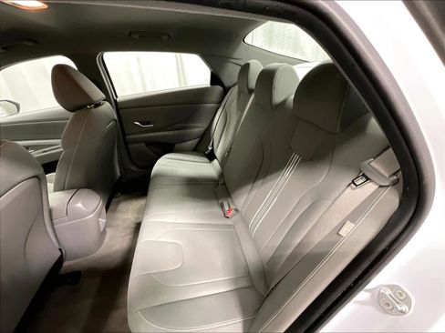 Used 2024 Hyundai Elantra SEL image 15