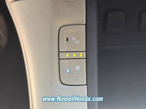 Used 2019 GMC Acadia Denali w/ Technology Package FWD image 19