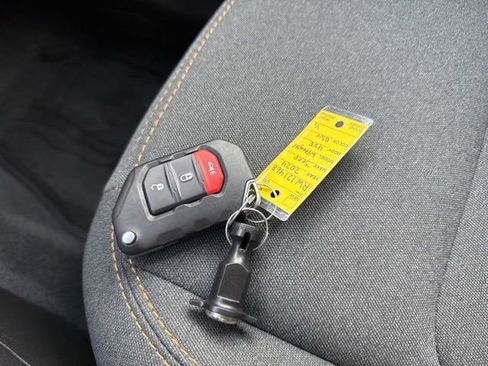 Used 2024 Jeep Wrangler Unlimited image 32