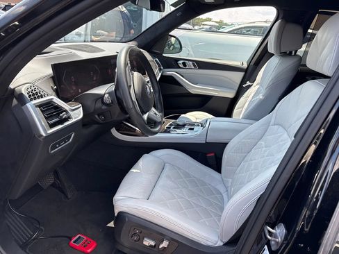 Used 2024 BMW X7 xDrive40i w/ Premium Package AWD/4WD image 4