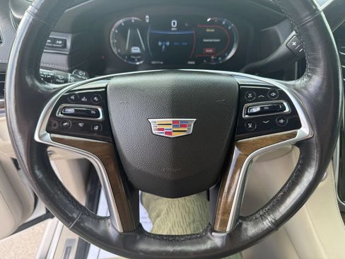 Used 2020 Cadillac Escalade Premium Luxury AWD/4WD image 13