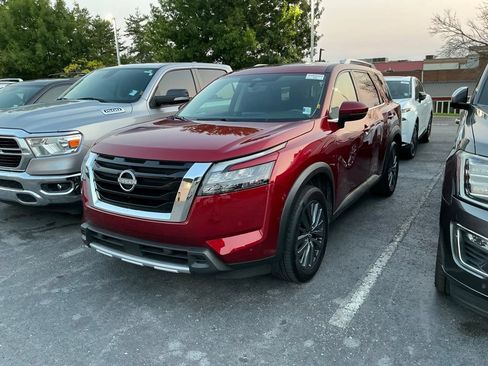 Used 2025 Nissan Pathfinder SL w/ SL Premium Package FWD image 2