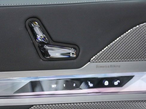 Certified 2023 BMW 740i w/ Parking Assistance Package image 21