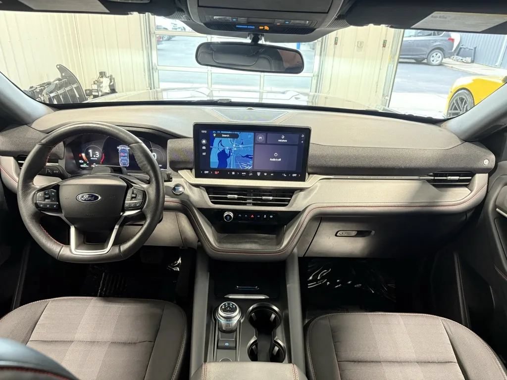 Used 2025 Ford Explorer ST-Line w/ ST-Line Street Pack AWD/4WD image 9