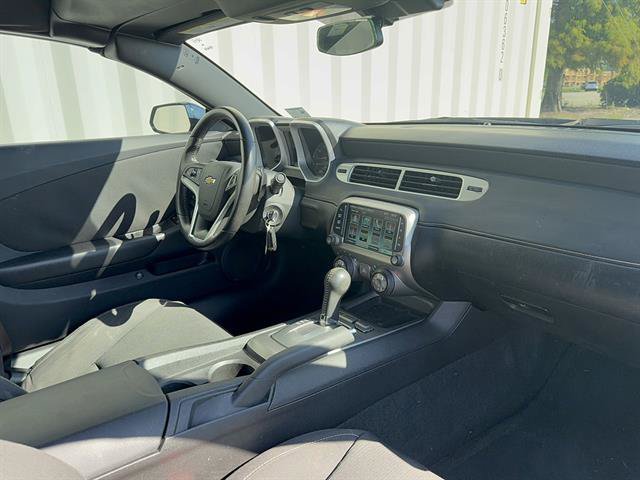 Used 2015 Chevrolet Camaro LT RWD image 3